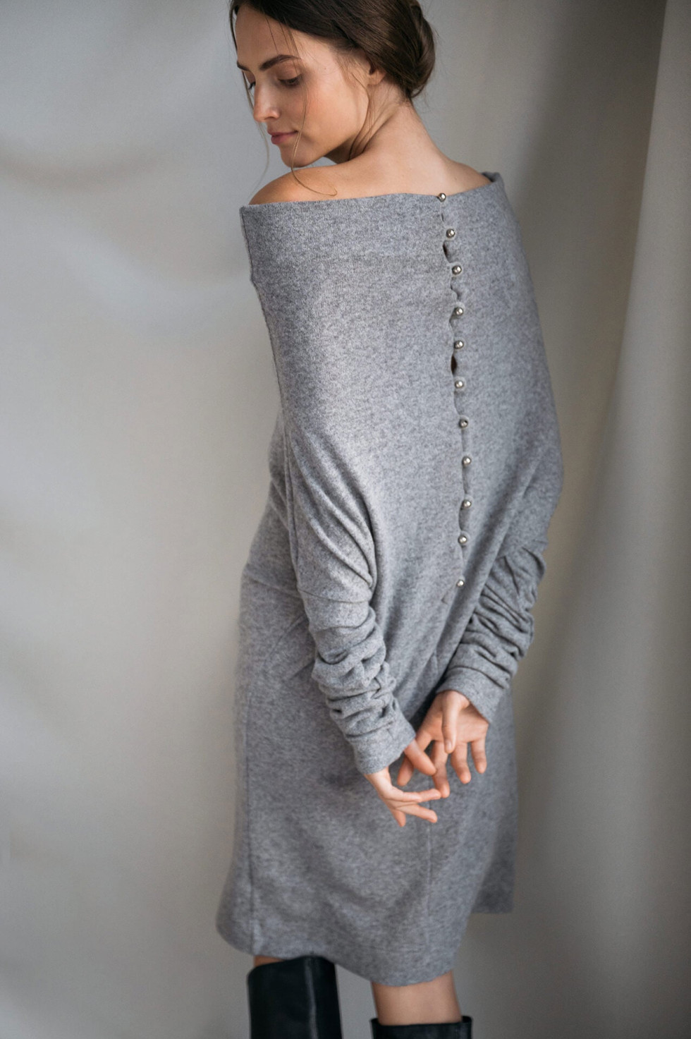 Pilka megztinė suknelė iš vilnos METALIC PEARLS
